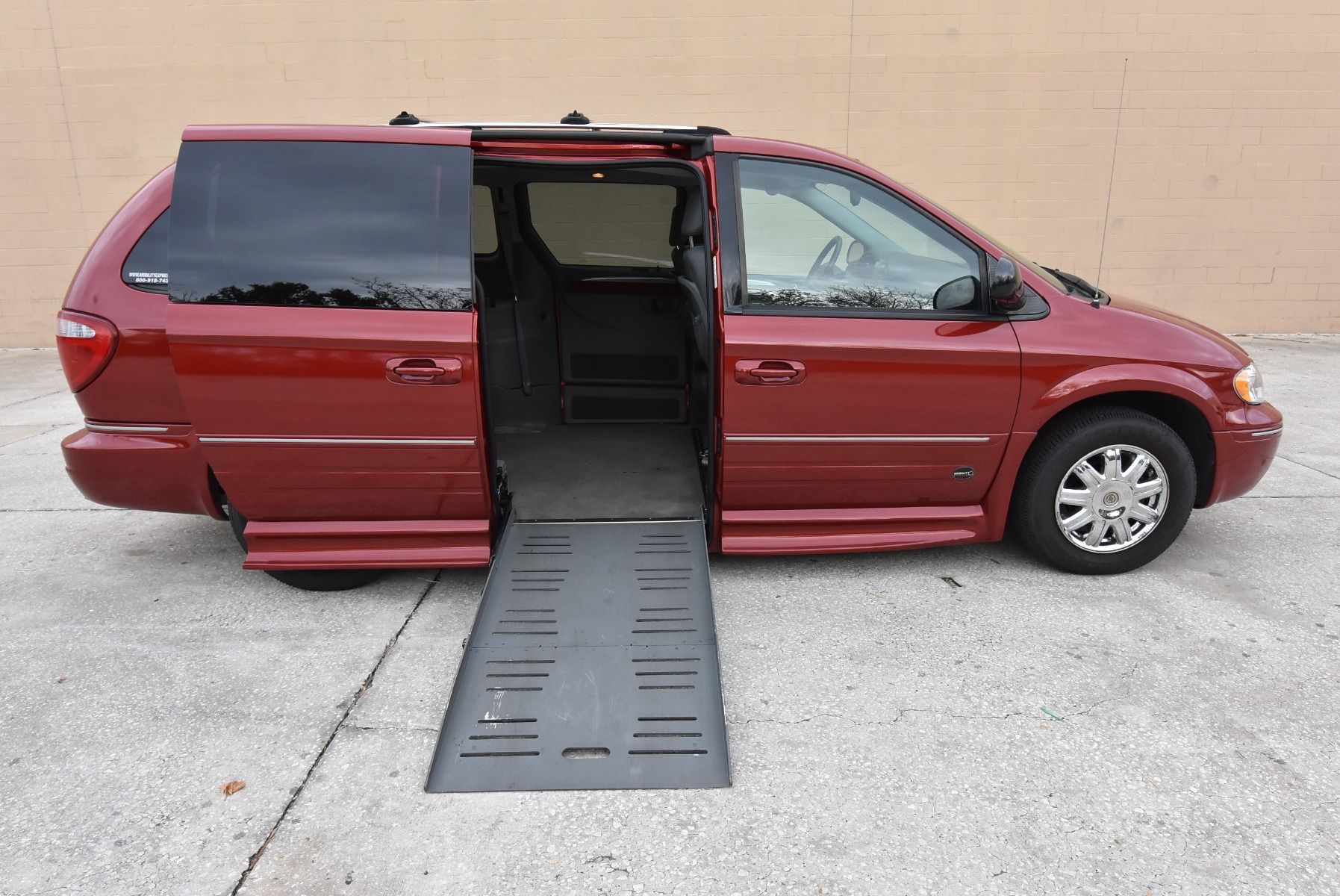 2005 Chrysler Town & Country Wheelchair Van with ramp deployed